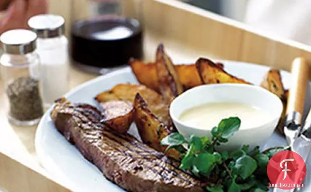Bife com molho de queijo de cabra