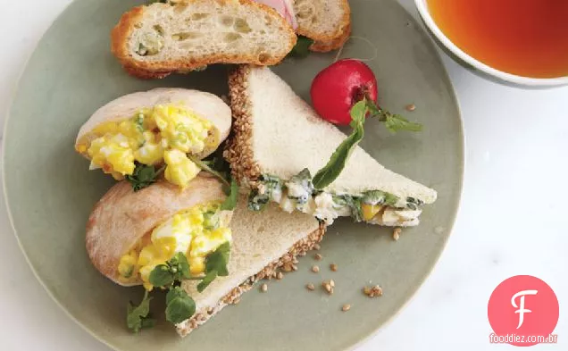 Salada De Ovo Com Curry Em Mini Pitas