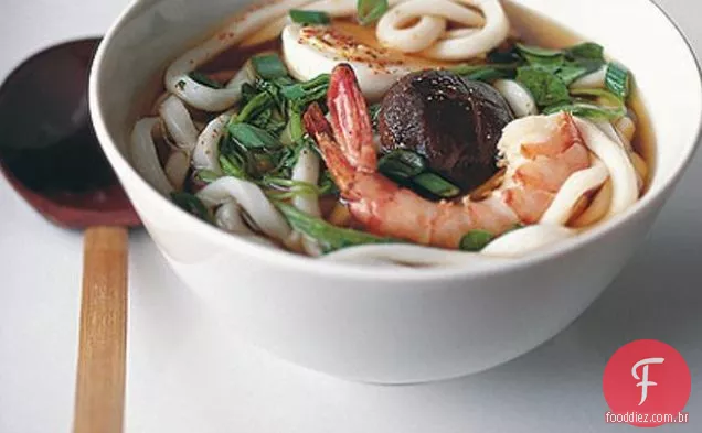 Macarrão Udon Em Caldo Quente