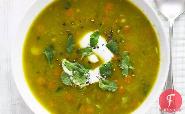 Sopa de cenoura e lentilha com curry
