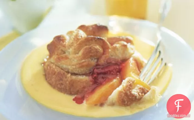Pacotes de pêssego-framboesa com molho de Creme De Laranja