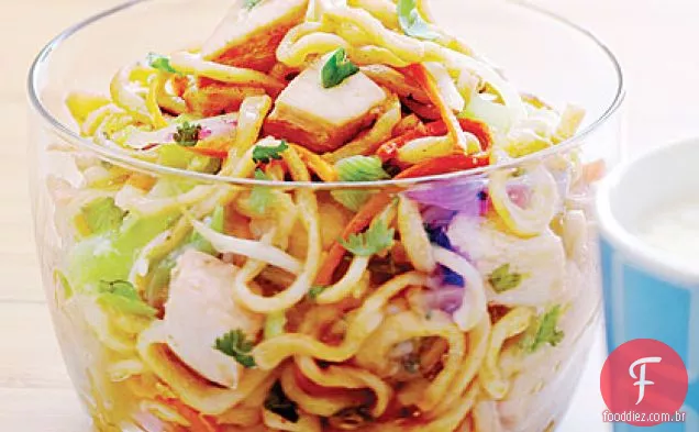 Vegetal e frango Lo Mein