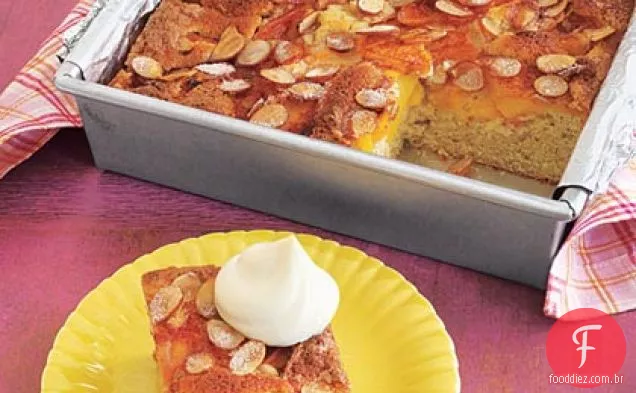 Bolo De Pêssego E Amêndoa Com Leitelho