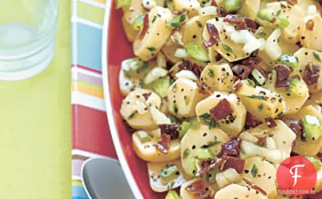 Salada de batata Yukon Gold com Prosciutto crocante e óleo de Trufa