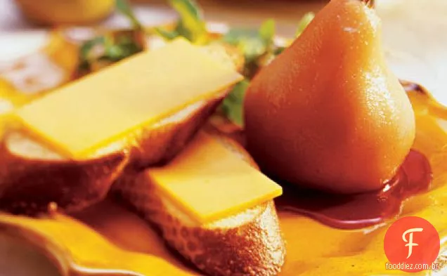 Peras escalfadas com Cheddar