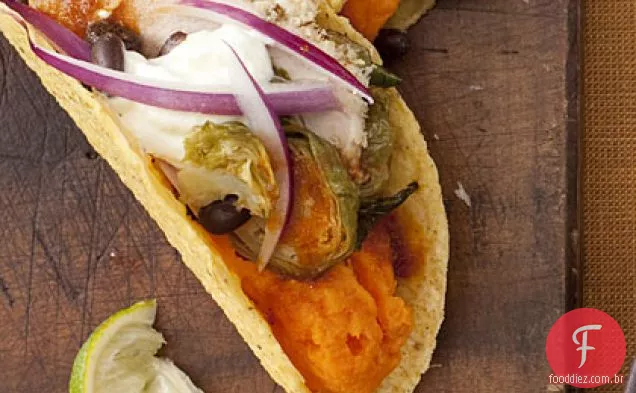 Tacos de porco e Feijão Preto