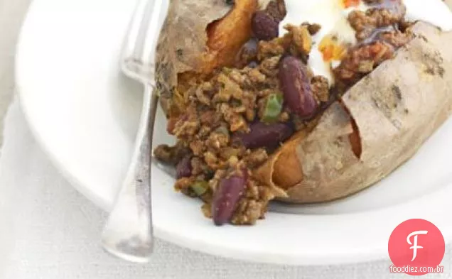 Batatas doces assadas com pimenta fácil e creme azedo