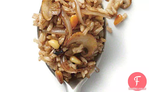 Cogumelo e pinhão frito arroz integral