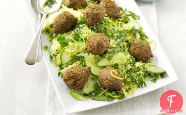 Falafel tabbouleh com iogurte de limão