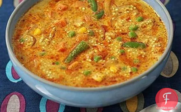 Vegetais picantes e quinoa um pote