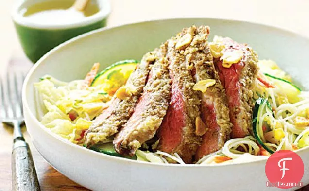 Salada de bife ao estilo vietnamita
