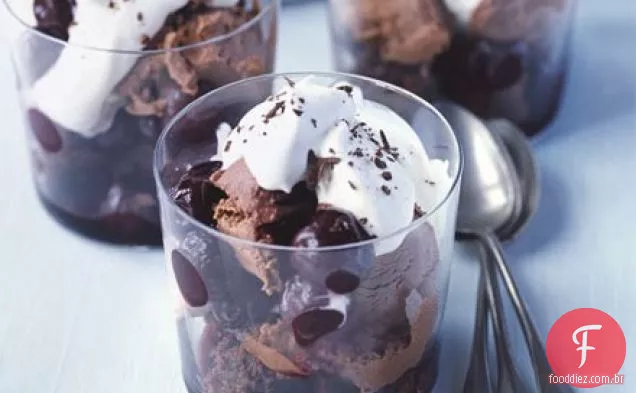 Floresta Negra sundaes com brownies
