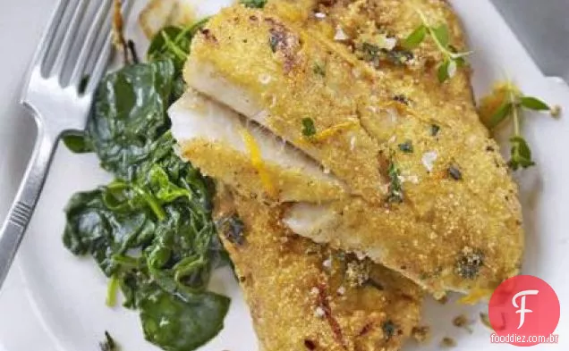Peixe branco frito com polenta e crosta laranja
