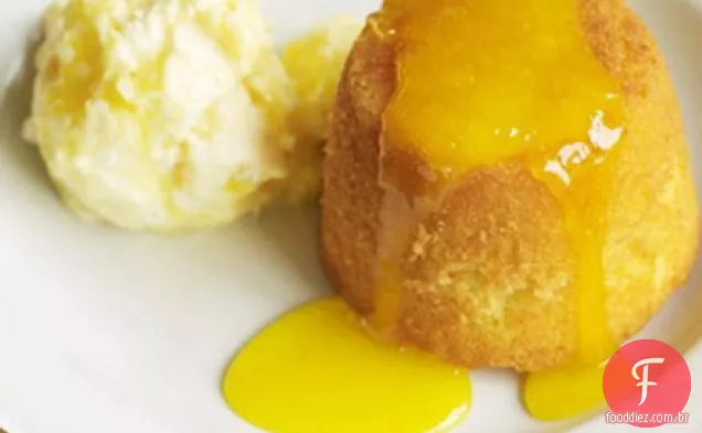 Pudim de limão picante com sorvete de merengue de limão