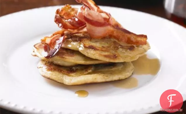 Panquecas de Banana com bacon crocante e xarope