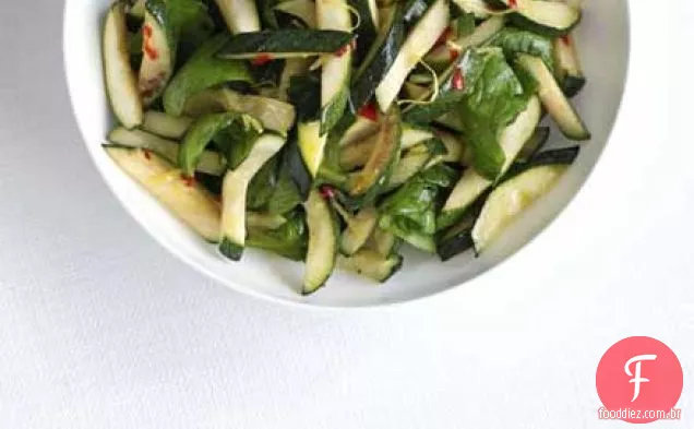 Zingy courgette & salada de espinafre