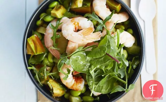 Salada de camarão, abacate e soja