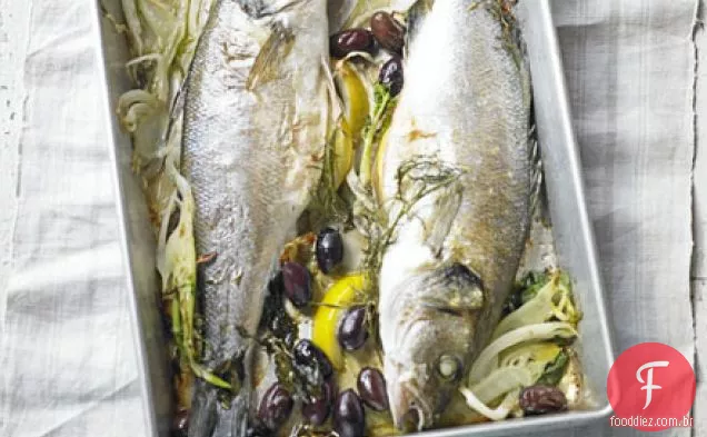 Robalo assado com erva-doce