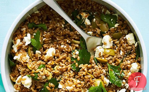 Farro, azeitona verde e salada de Feta