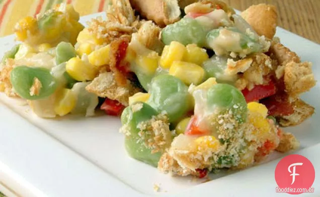 Caçarola Succotash-Cheddar com cobertura crocante de Bacon