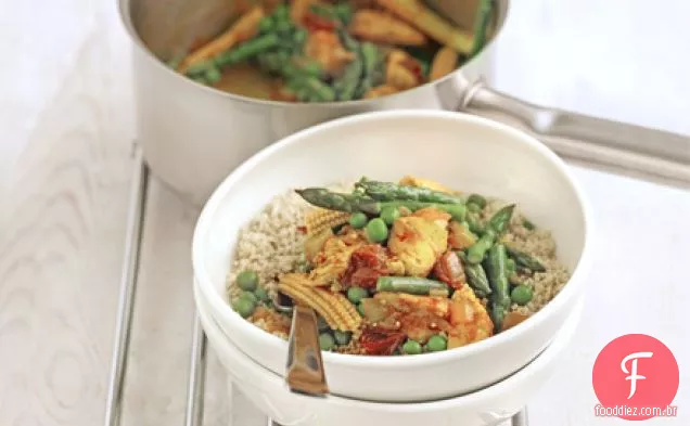 Ensopado de frango e vegetais com cuscuz integral