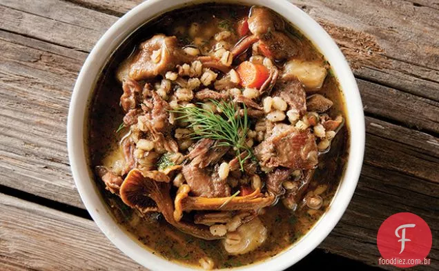 Guisado de ganso com cevada e Raiz De Aipo