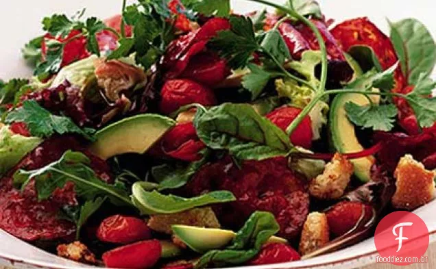 Salada de abacate quente com chouriço picante