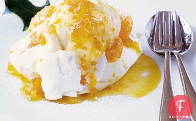 Sorvete de coalhada de tangerina com merengues de marshmallow