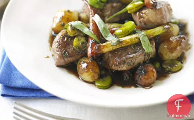 Navarin de cordeiro e legumes da primavera
