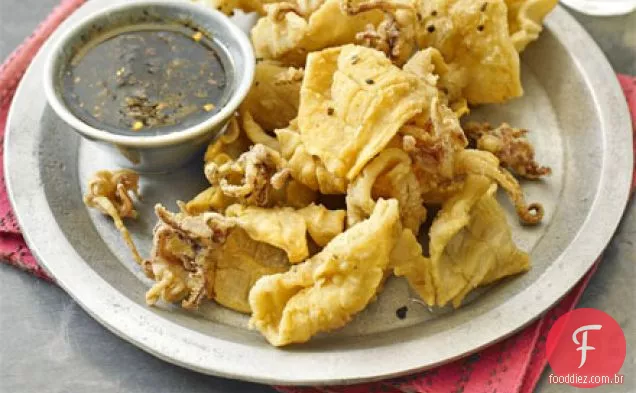 Sal e pimenta lula com molho de pimenta assado