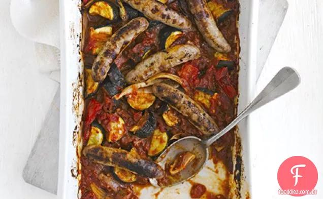Ratatouille assado no forno e salsichas