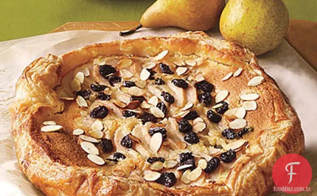 Pêra, cereja seca e amêndoa Galette