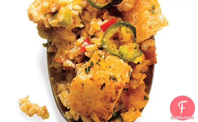 Pão de milho, chouriço e molho Jalapeño
