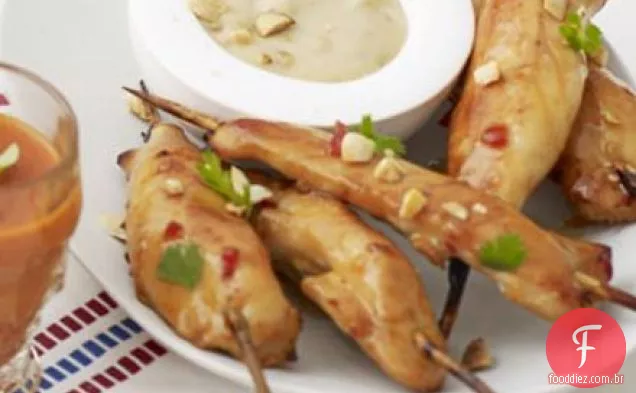 Espetos de frango com satay dip