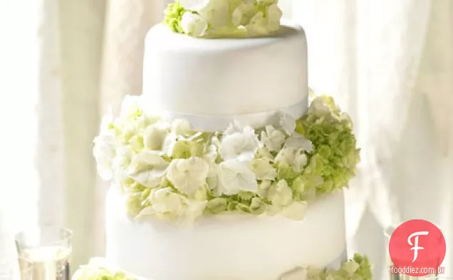 Bolo de casamento elegância simples
