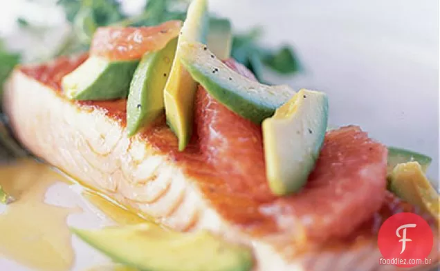 Salmão com abacate e toranja