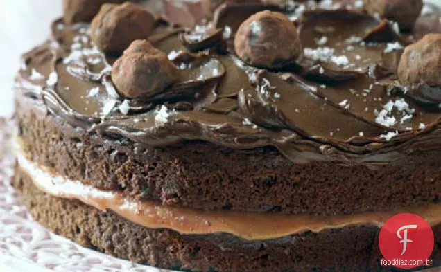 Bolo de chocolate com Caramelo Salgado de Hannah Obee