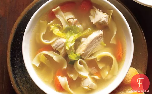 Sopa De Macarrão De Frango À Moda Antiga