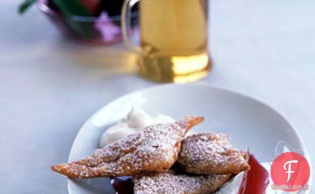Ravioli de ameixa frita com creme de hortelã