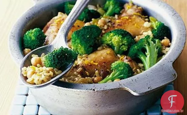 Frango de uma panela e grão de bico pilau