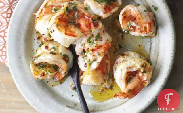 Camarão frito com pimenta, limão e salsa