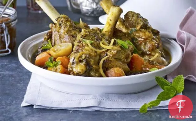 Tagine de salsichas de cordeiro e merguez