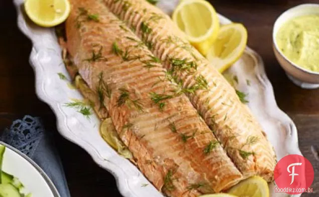 Salmão escalfado com maionese herby