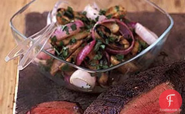 Cebola vermelha grelhada e salada de batata