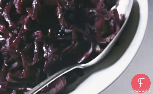 Repolho roxo temperado com ameixas secas