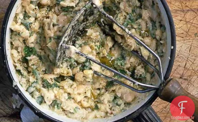 Feijão branco, salsa e purê de alho