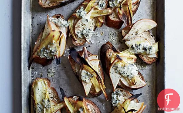 Pera, pastinaga e Fourme D'Ambert Tartines