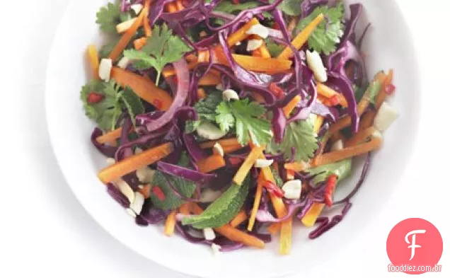 Cenoura picante, repolho roxo e salada de cebola
