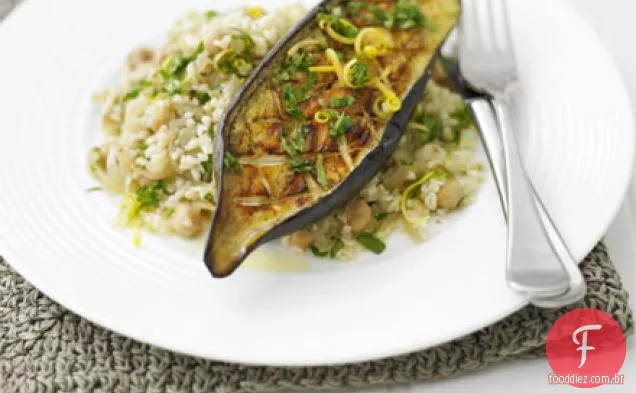 Beringela assada com bulgur & molho picante