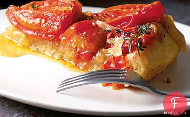 Tomate e cebola caramelizada tart tatin